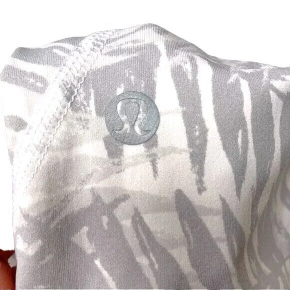 Lululemon Inspire Tight II Palm Camo White Nimbus Women's Size 4 Leggings‎ 7/8